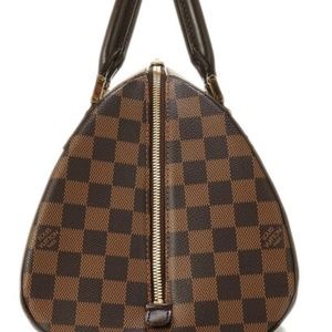 This This is an authentic LOUIS VUIT TON Damier Ebene Ribera MM.